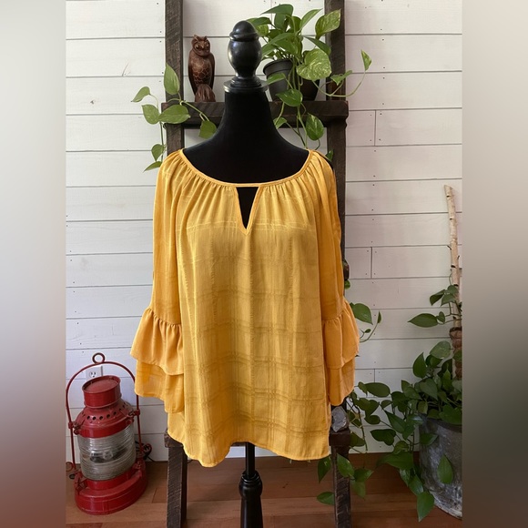 BCX: Cold Shoulder Blouse - Picture 3 of 17